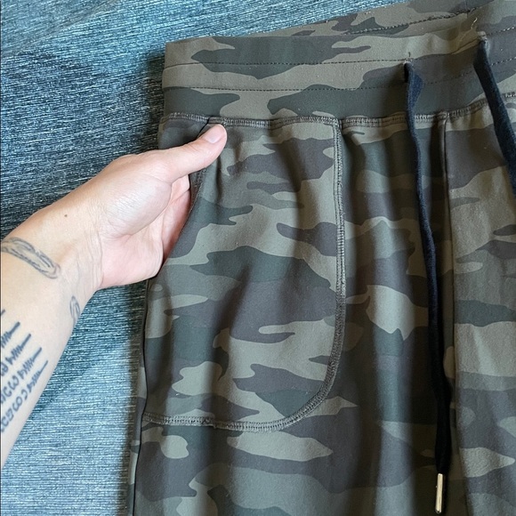 Zyia Athletic Camo Jogger Sweatpants - Picture 9 of 12